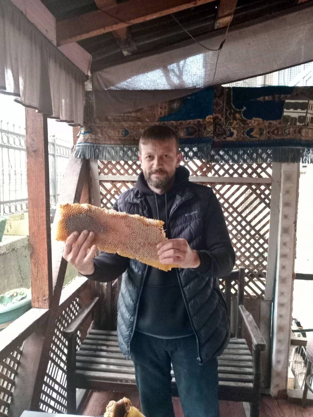 Seyahat için evdeki valizini açan adam hayatının şokunu yaşadı! Eliyle zor kaldırdı, kilolarca ağırlıkta 8